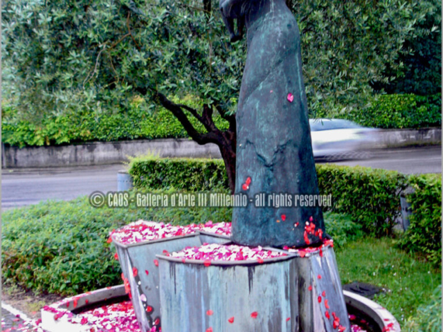 scultura monumento inno alla vita di mario eremita piazza chiesa merlengo di ponzano esemplare 1 di 9 prova d'artista
